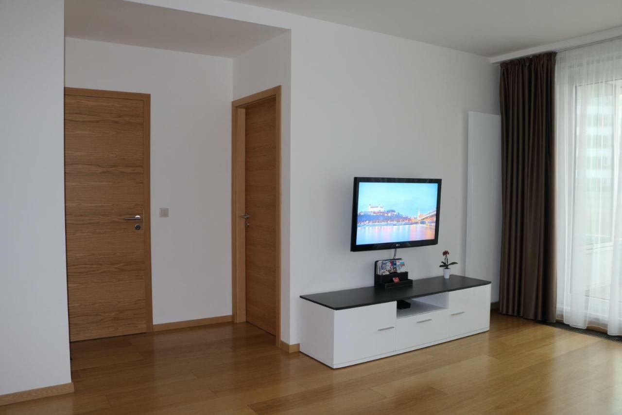 Panorama City Apartment With Free Parking Bratislava Luaran gambar